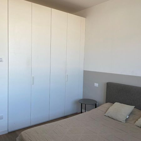 מילאנו Confortevole Bilocale In Largo Marinai D'Italia מראה חיצוני תמונה