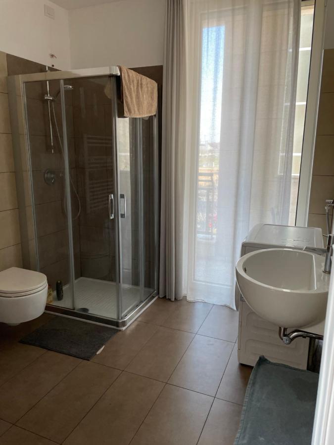 מילאנו Confortevole Bilocale In Largo Marinai D'Italia מראה חיצוני תמונה