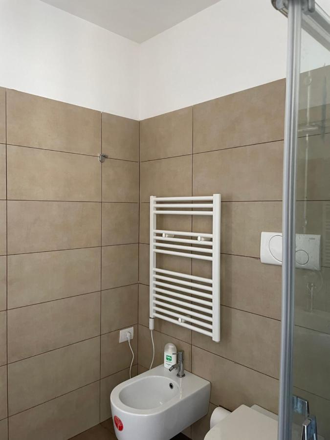 מילאנו Confortevole Bilocale In Largo Marinai D'Italia מראה חיצוני תמונה