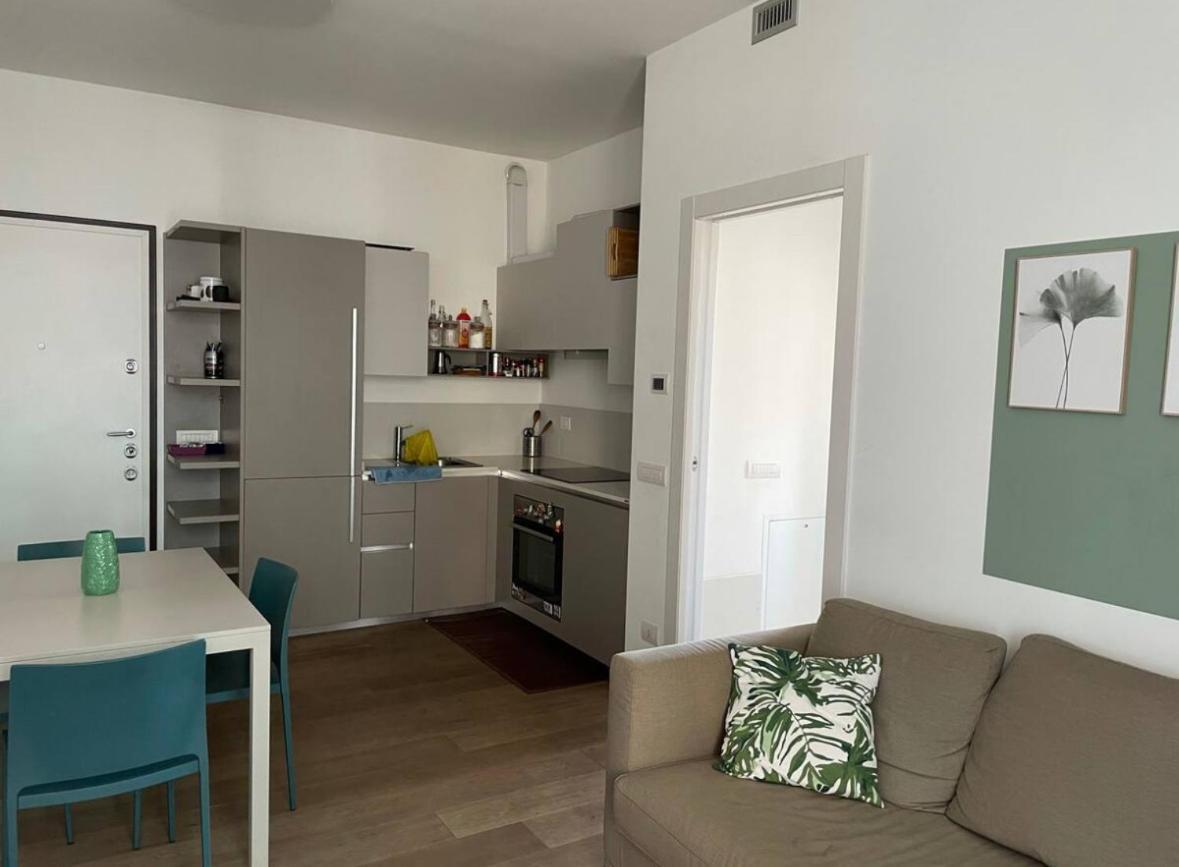 מילאנו Confortevole Bilocale In Largo Marinai D'Italia מראה חיצוני תמונה